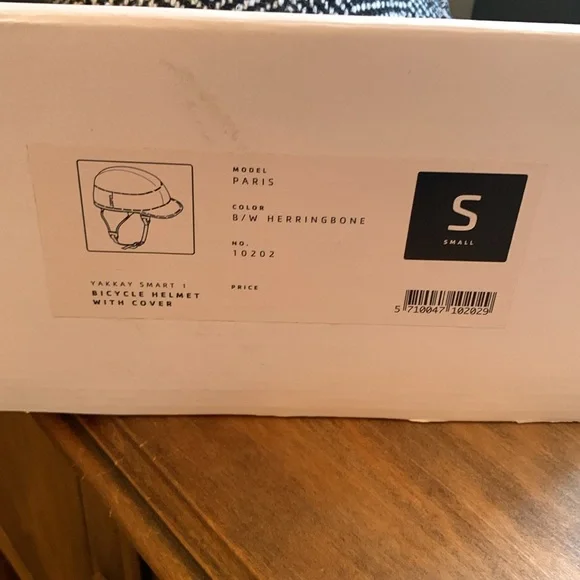 Brand new Yakkay bike helmet - Picture 4 of 4